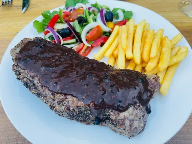 Warung Pizzeria & Steakhouse