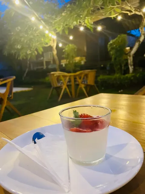 Warung Pizzeria & Steakhouse