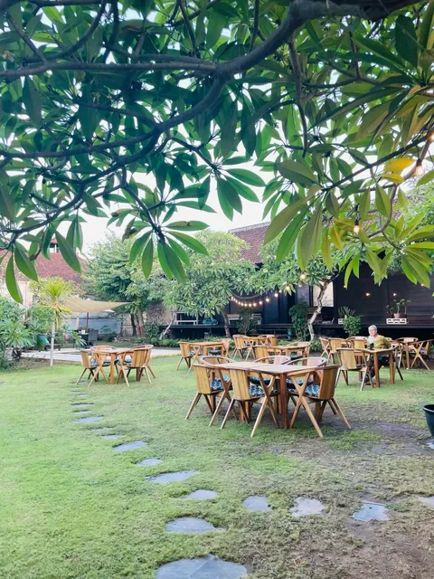 Warung Pizzeria & Steakhouse