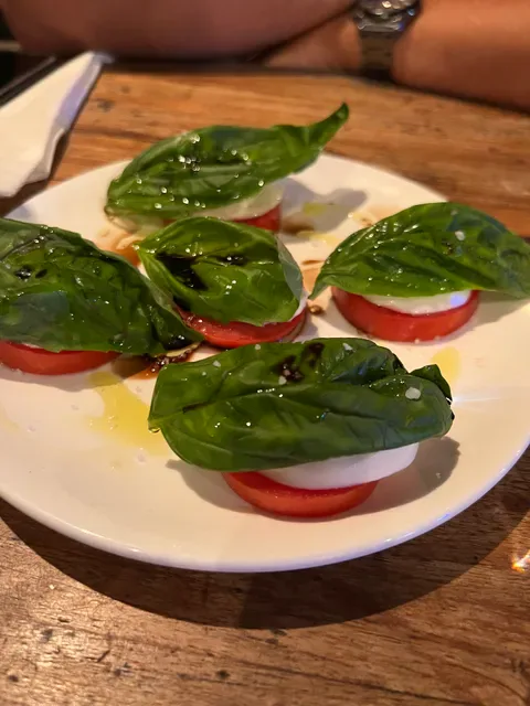 Warung Pizzeria & Steakhouse