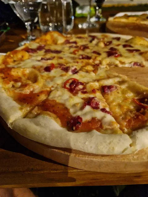 Warung Pizzeria & Steakhouse