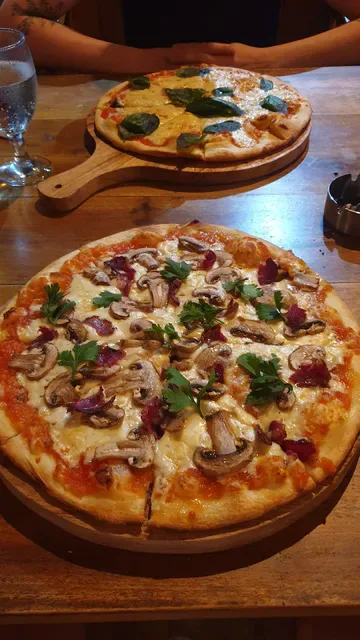 Warung Pizzeria & Steakhouse