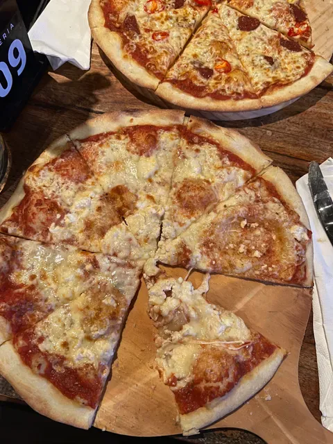 Warung Pizzeria & Steakhouse