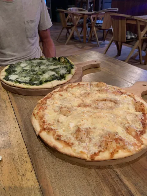 Warung Pizzeria & Steakhouse