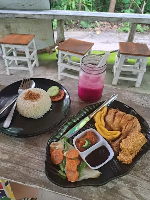 Warung Ten Poh Lembongan (open)