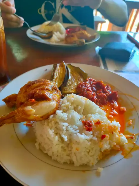Warung Tu Pande