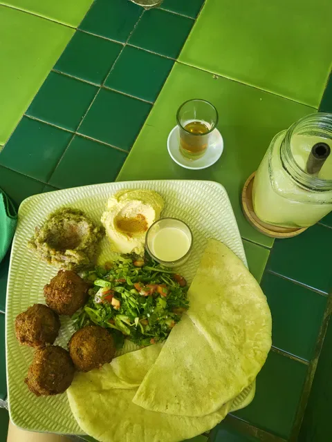 Akar Cafe & Restaurant