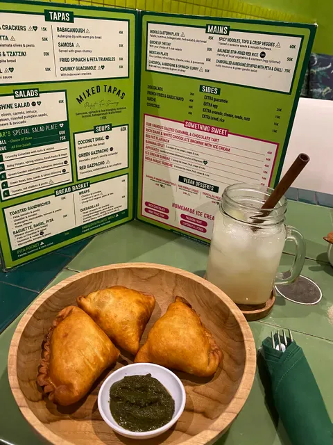 Akar Cafe & Restaurant
