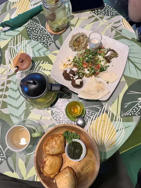 Akar Cafe & Restaurant