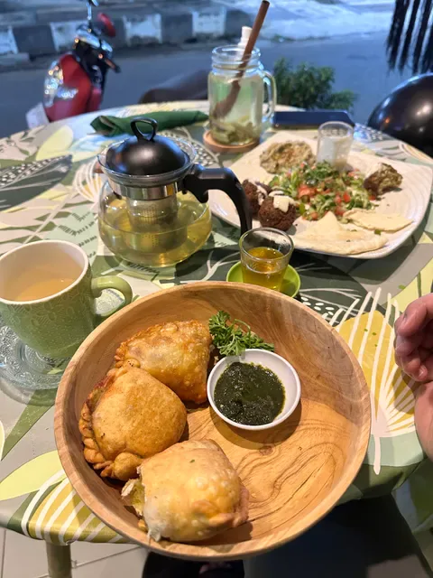 Akar Cafe & Restaurant