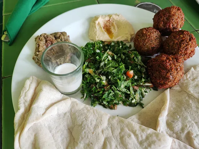 Akar Cafe & Restaurant