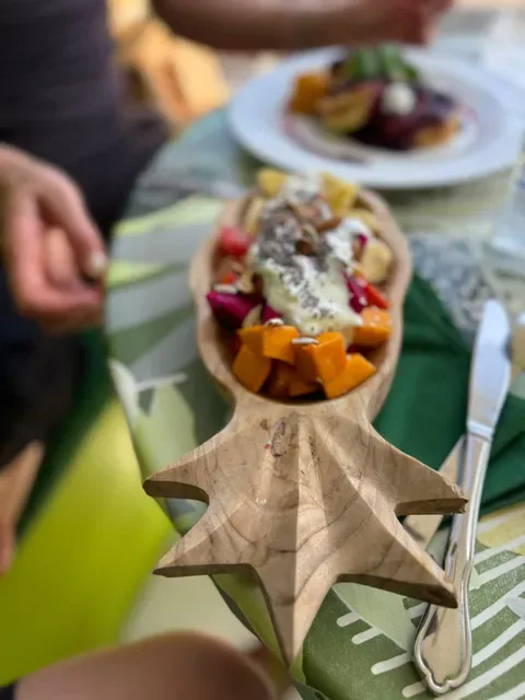 Akar Cafe & Restaurant