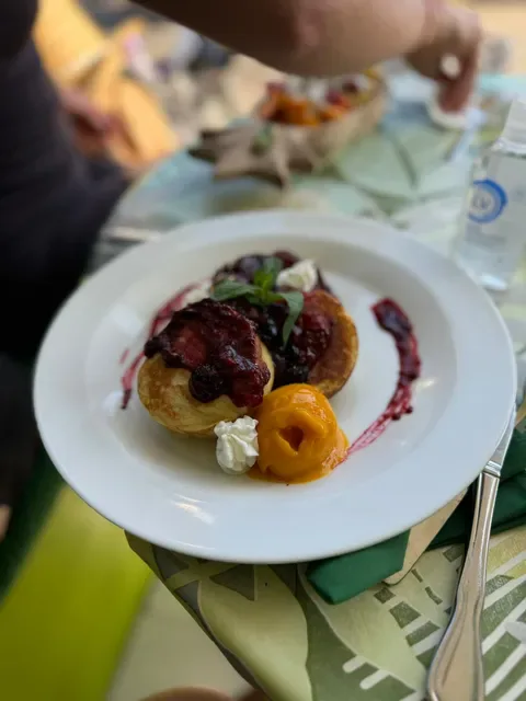 Akar Cafe & Restaurant