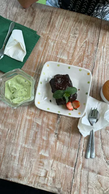 Akar Cafe & Restaurant