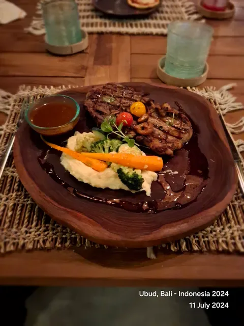 CHORA Mediterranean Restaurant & Bar