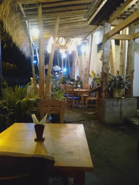 CUMI CUMI SPORTS LOUNGE