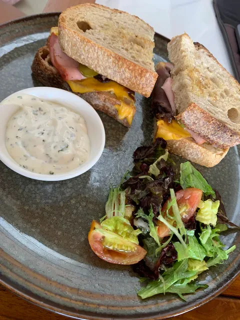 Daily Hub - Cafe & Co Work