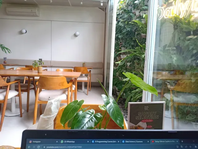 Daily Hub - Cafe & Co Work