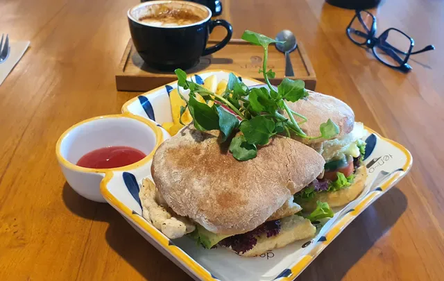 Den~O Coffee & Eatery, Ubud