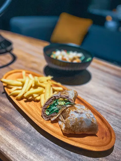 IZZI ROOFTOP LOUNGE & RESTAURANT & BAR & SHISHA
