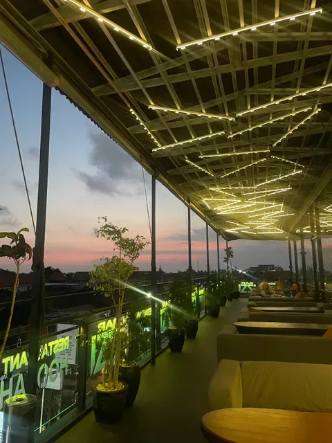 IZZI ROOFTOP LOUNGE & RESTAURANT & BAR & SHISHA