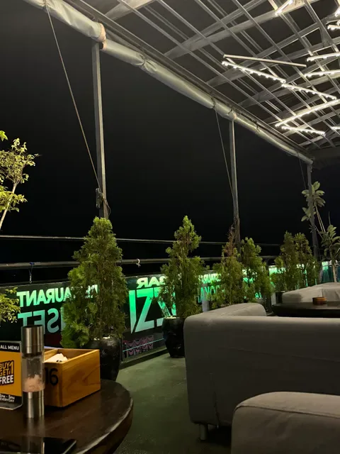IZZI ROOFTOP LOUNGE & RESTAURANT & BAR & SHISHA