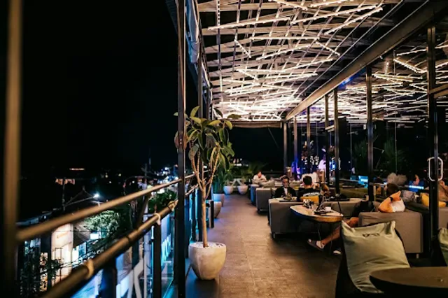 IZZI ROOFTOP LOUNGE & RESTAURANT & BAR & SHISHA