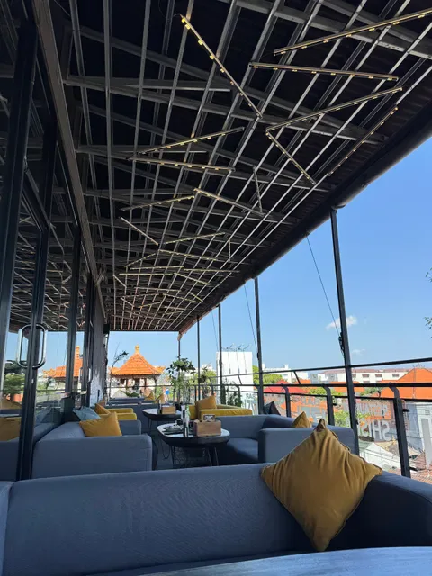 IZZI ROOFTOP LOUNGE & RESTAURANT & BAR & SHISHA