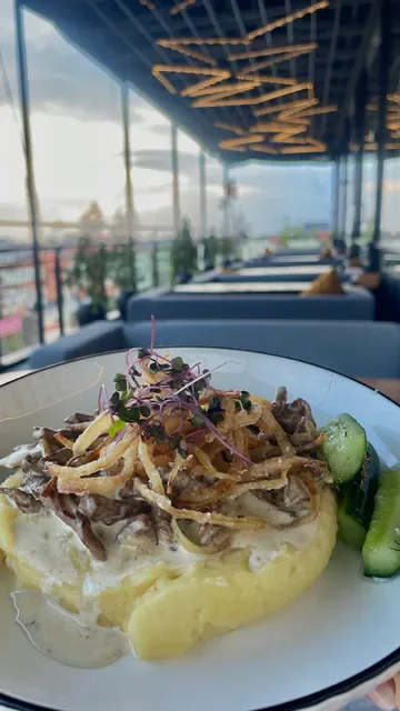 IZZI ROOFTOP LOUNGE & RESTAURANT & BAR & SHISHA