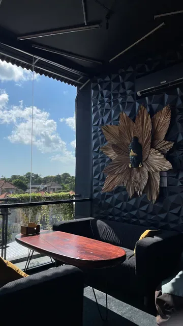 IZZI ROOFTOP LOUNGE & RESTAURANT & BAR & SHISHA