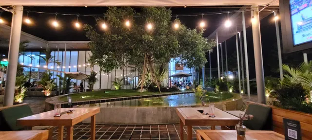 Legends Bistro & Sports Bar