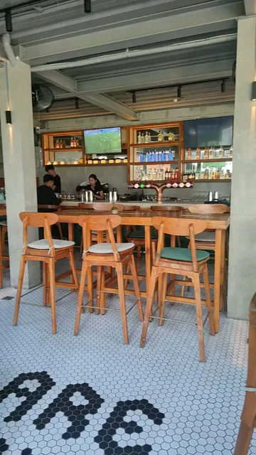 Legends Bistro & Sports Bar