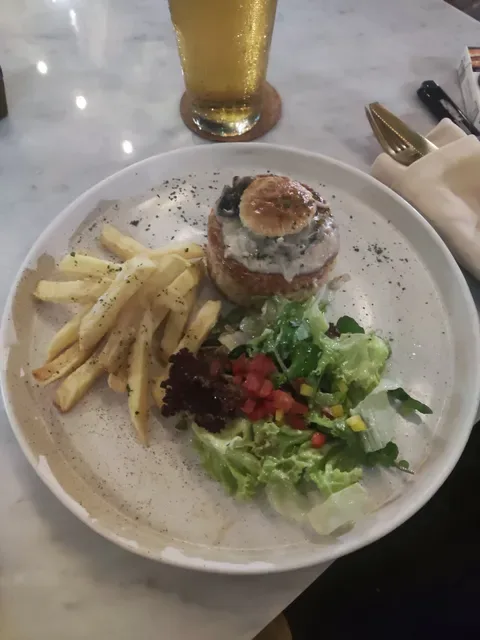 Legends Bistro & Sports Bar