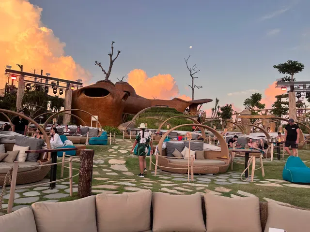 Luna Beach Club