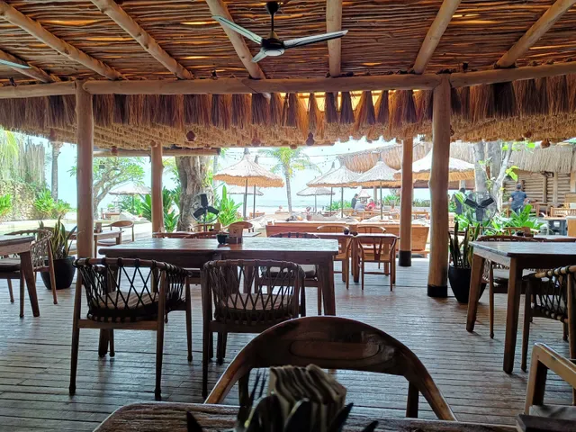 Mano Beach House
