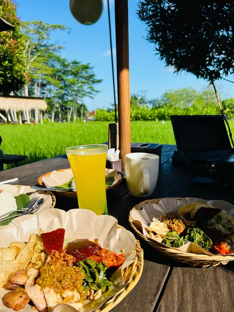 Warung Babi Guling Pande Egi