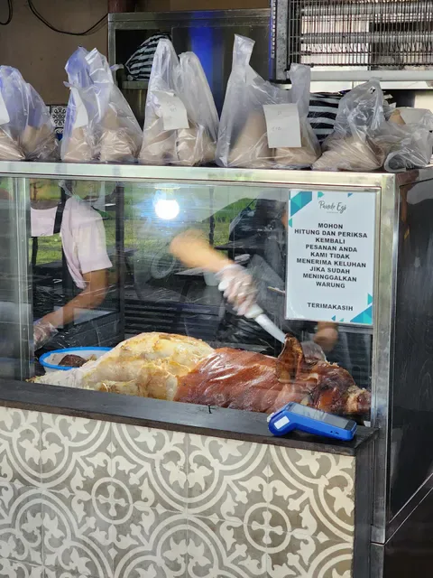 Warung Babi Guling Pande Egi
