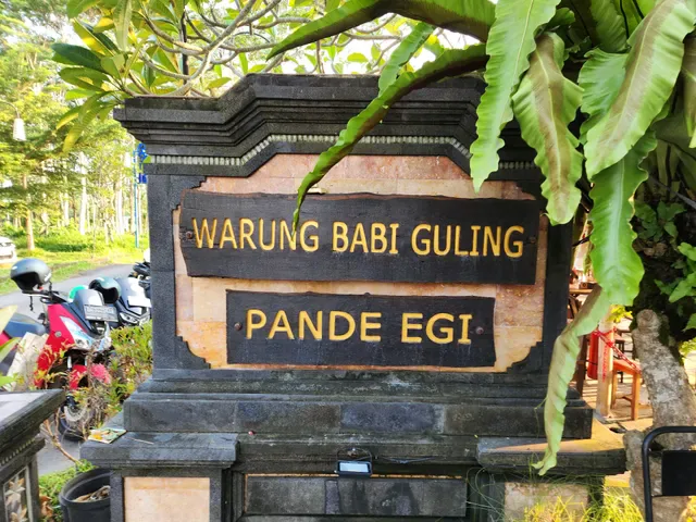 Warung Babi Guling Pande Egi
