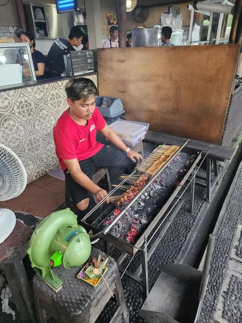Warung Babi Guling Pande Egi