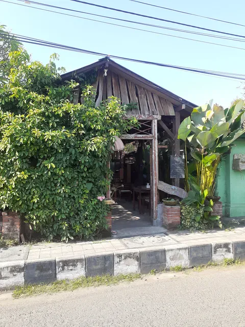 Warung Wayan. W.W
