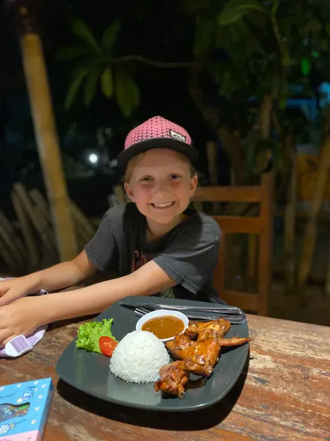 Warung Wayan. W.W