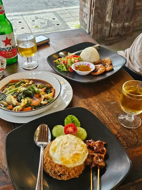 Warung Wayan. W.W
