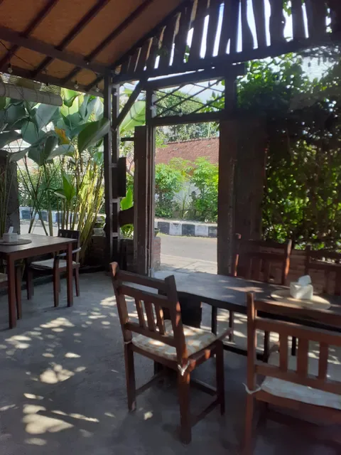 Warung Wayan. W.W