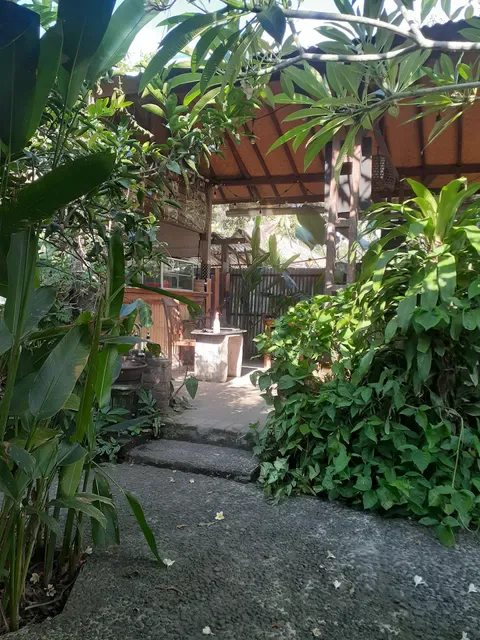 Warung Wayan. W.W