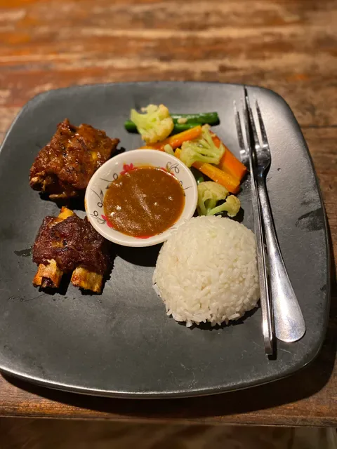 Warung Wayan. W.W