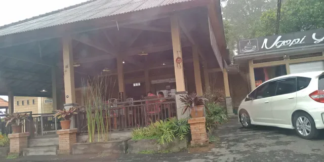 Tepi Buyan (Babi Genyol & Ayam Betutu)