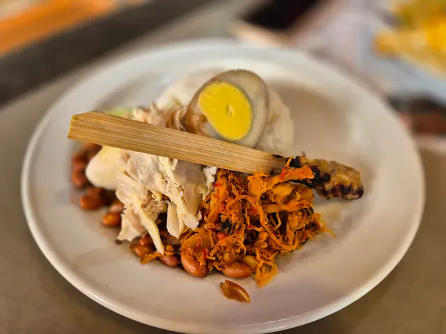 Tepi Buyan (Babi Genyol & Ayam Betutu)