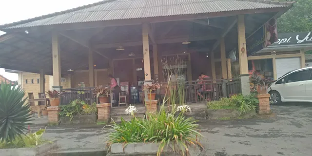 Tepi Buyan (Babi Genyol & Ayam Betutu)
