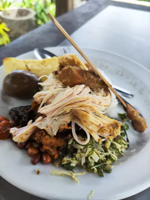 Tepi Buyan (Babi Genyol & Ayam Betutu)