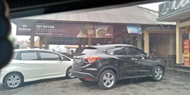 Tepi Buyan (Babi Genyol & Ayam Betutu)